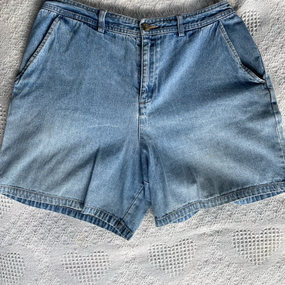 Vintage White Stag Women's Denim Shorts in Light Blue